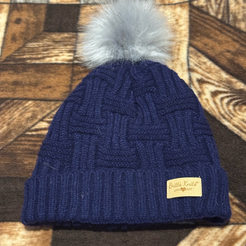 Navy Blue Pom-Pom beanie